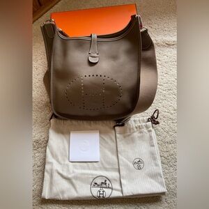 AUTH HERMES EVELYNE BAG PM III 29 SIZE ETOUPE COLOR COMPLETE & IN GORGEOUS COND!